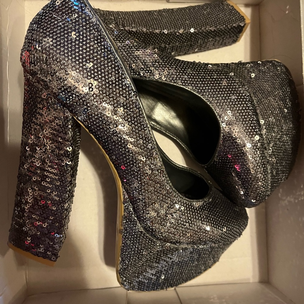 Show stoppers! Theater, Dance, costume, the perfect conversation starter.